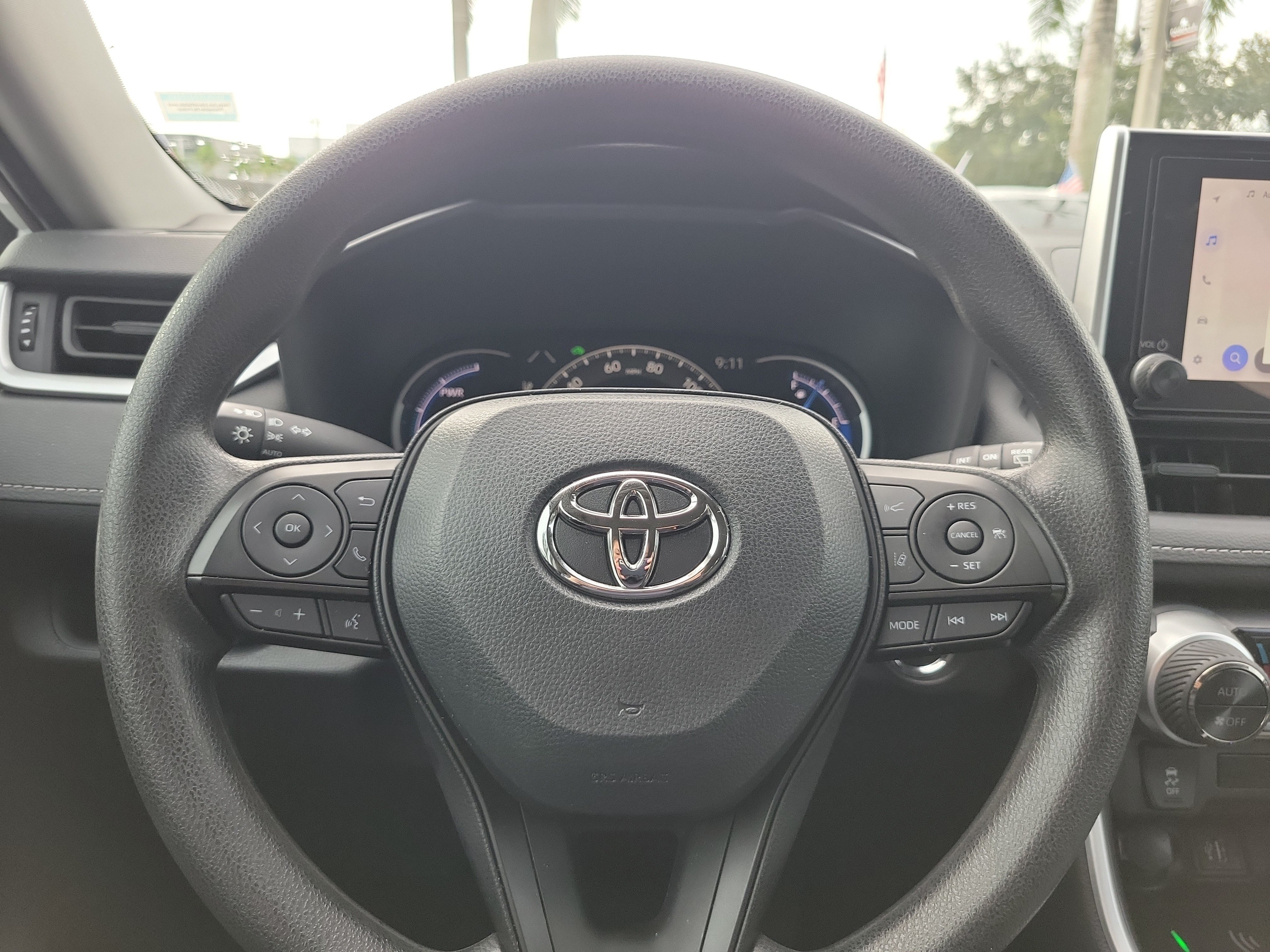 Used 2025 Toyota RAV4 XLE AWD/4WD image 23