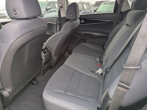Used 2019 Kia Sorento L image 13