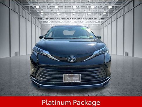Used 2023 Toyota Sienna Platinum AWD/4WD image 12