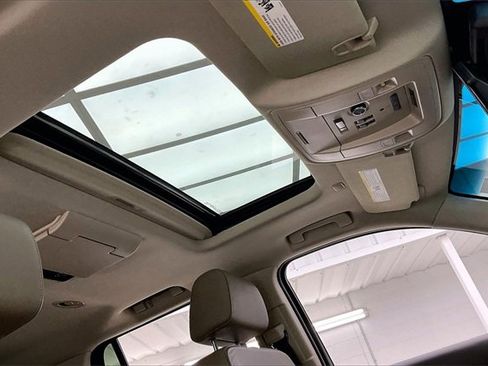 Used 2017 GMC Yukon SLT w/ Premium Edition image 13