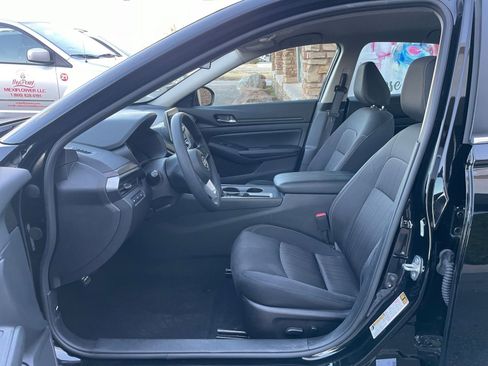 Used 2025 Nissan Altima 2.5 SV image 25