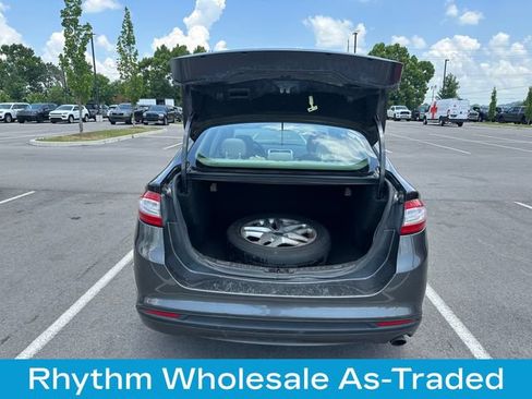 Used 2015 Ford Fusion SE FWD image 15