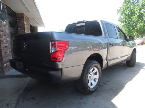 Used 2023 Nissan Titan S AWD/4WD image 9