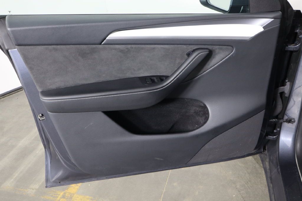 Used 2023 Tesla Model Y Long Range AWD/4WD image 17