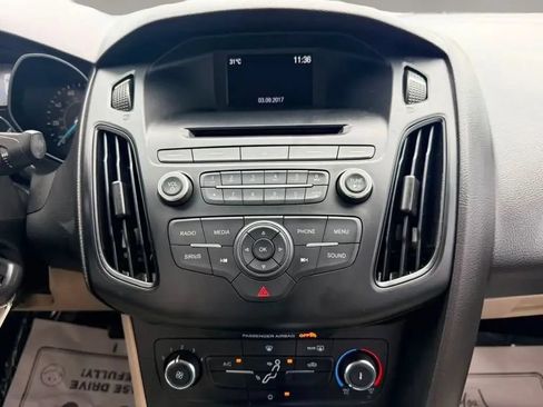 Used 2015 Ford Focus SE FWD image 21