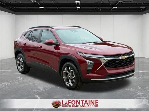 Certified 2025 Chevrolet Trax LT FWD image 7