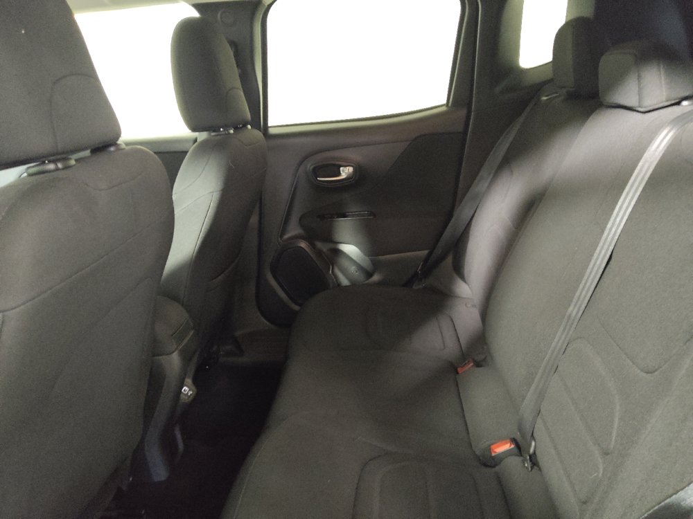 Used 2021 Jeep Renegade Latitude FWD image 18
