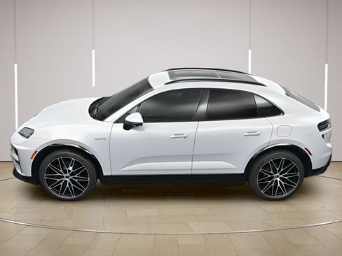 Certified 2025 Porsche Macan Turbo Electric AWD/4WD image 34
