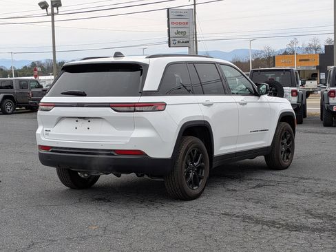New 2025 Jeep Grand Cherokee Altitude image 5