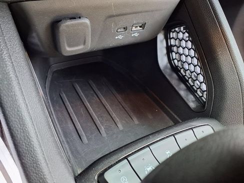 Used 2025 Chevrolet TrailBlazer LT AWD/4WD image 29