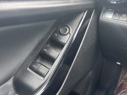 Used 2025 Chevrolet Equinox LT FWD image 20