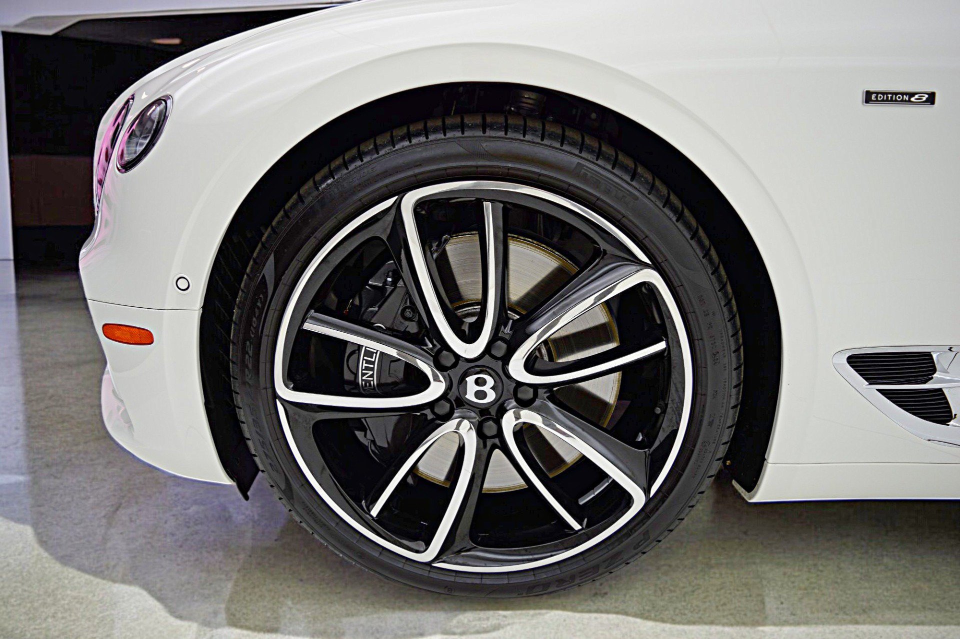 Used 2024 Bentley Continental GT AWD/4WD image 33