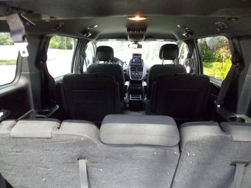 Used 2018 Dodge Grand Caravan SE FWD image 16