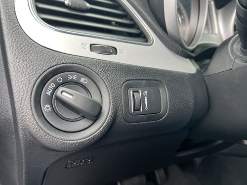 Used 2020 Dodge Journey SE image 31