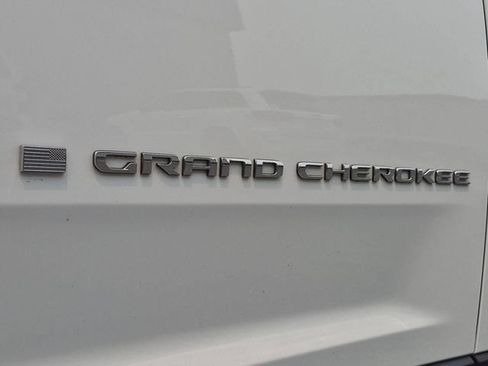 Used 2022 Jeep Grand Cherokee L Limited AWD/4WD image 10