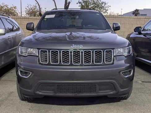 Used 2019 Jeep Grand Cherokee Laredo w/ Laredo X Package image 2