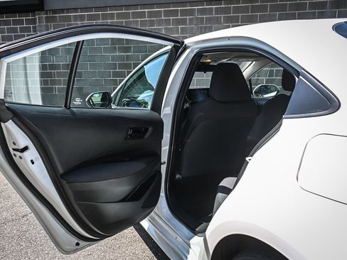 Used 2022 Toyota Corolla LE FWD image 12