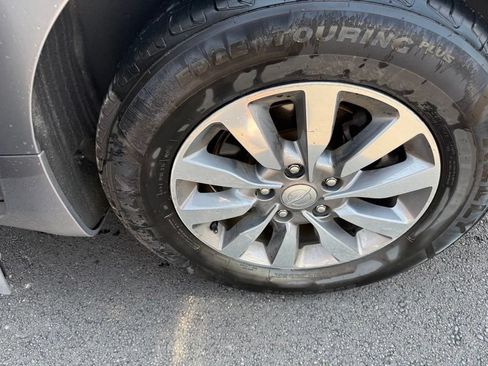 Used 2019 Chrysler Pacifica Touring-L Plus FWD image 16