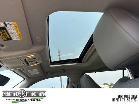 Used 2023 Toyota Highlander XLE AWD/4WD image 21
