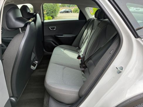 Used 2025 Kia K4 LXS image 25