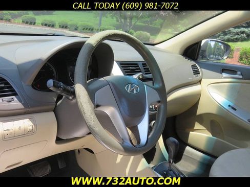 Used 2012 Hyundai Accent GLS FWD image 22