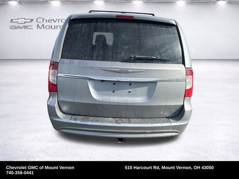 Used 2013 Chrysler Town & Country Touring FWD image 3