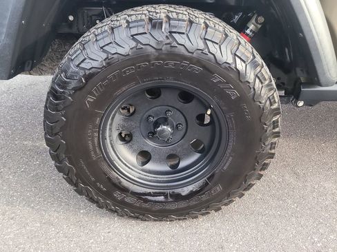 Certified 2020 Jeep Gladiator Rubicon w/ LED Lighting Group image 5