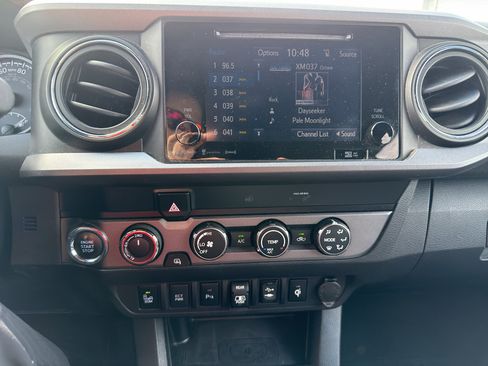 Certified 2019 Toyota Tacoma TRD Off-Road w/ Technology Package AWD/4WD image 14