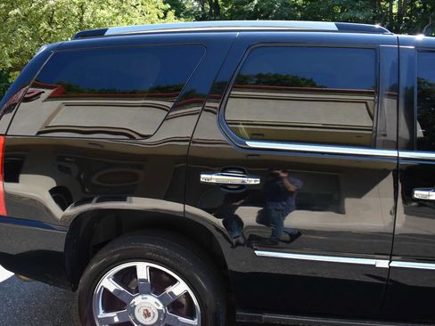 Used 2011 Cadillac Escalade Premium AWD/4WD image 65