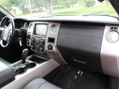 Used 2016 Ford Expedition XLT w/ Equipment Group 202A AWD/4WD image 41