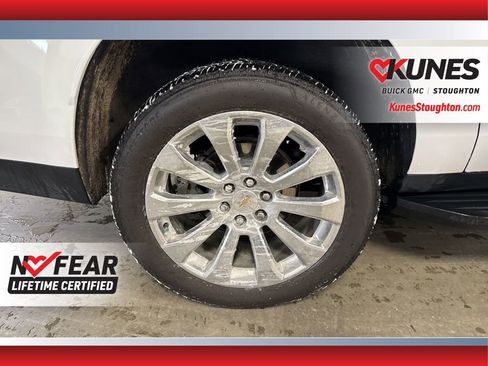 Used 2023 Chevrolet Suburban Premier image 14