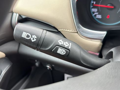 Used 2023 Chevrolet Traverse LS image 35