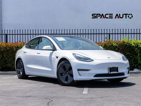 Used 2021 Tesla Model 3 Standard Range Plus RWD image 1