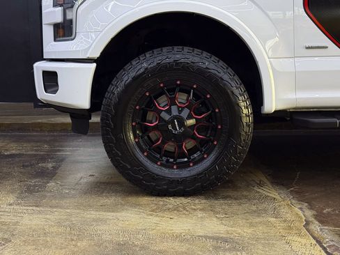 Used 2016 Ford F150 Lariat w/ Equipment Group 502A Luxury AWD/4WD image 4
