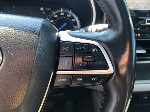Used 2021 Toyota Highlander Platinum AWD/4WD image 11