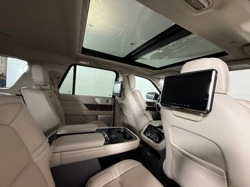 Used 2019 Lincoln Navigator Reserve AWD/4WD image 35