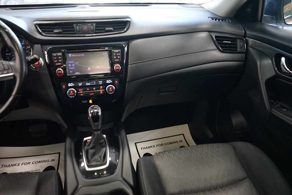 Used 2017 Nissan Rogue SV AWD/4WD image 13