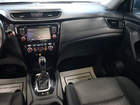 Used 2017 Nissan Rogue SV AWD/4WD image 13