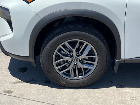 Used 2025 Nissan Rogue S FWD image 7