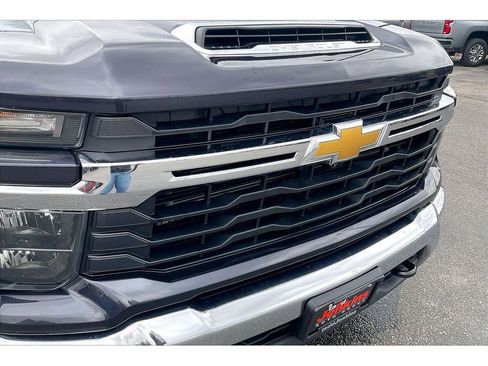 Used 2024 Chevrolet Silverado 2500 LT AWD/4WD image 31