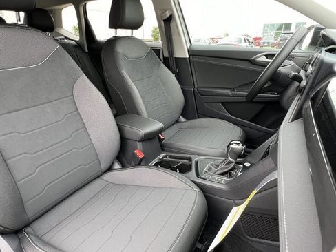 New 2025 Volkswagen Taos SE image 28