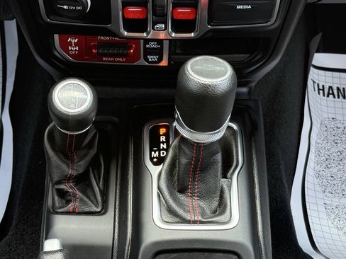 Used 2020 Jeep Gladiator Rubicon AWD/4WD image 19
