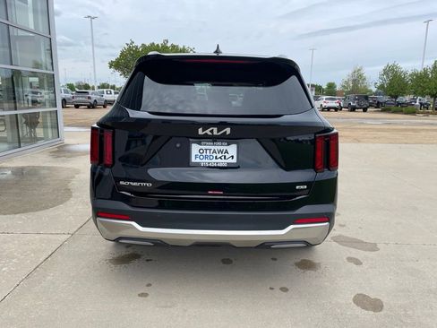 Used 2025 Kia Sorento S AWD/4WD image 6