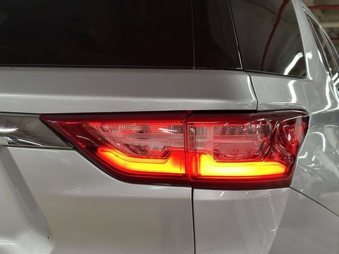 Used 2020 Chevrolet Traverse LT AWD/4WD image 11