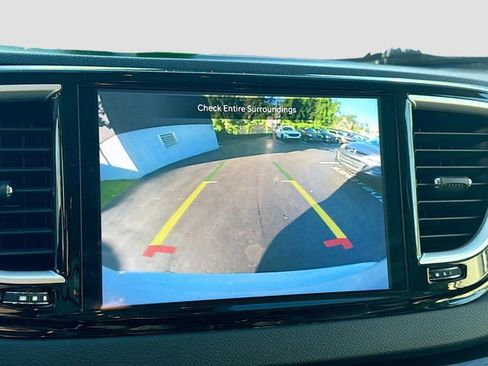 Used 2024 Chrysler Pacifica Touring-L image 15