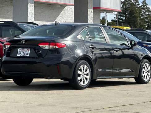Used 2022 Toyota Corolla LE image 3