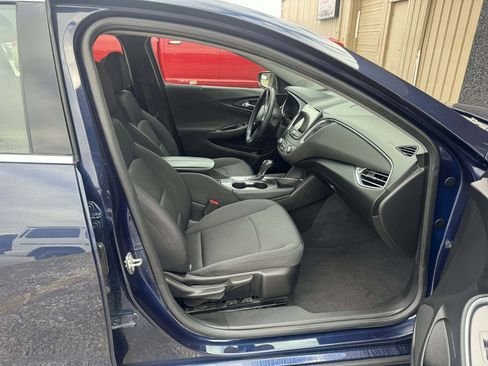 Used 2017 Chevrolet Malibu LT image 28