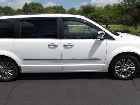Used 2014 Chrysler Town & Country Touring-L w/ Trailer Tow Group FWD image 35