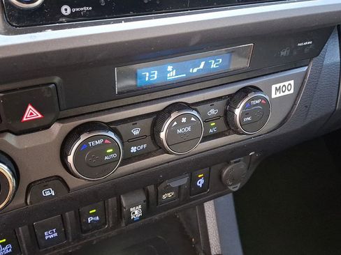 Used 2022 Toyota Tacoma TRD Sport image 14