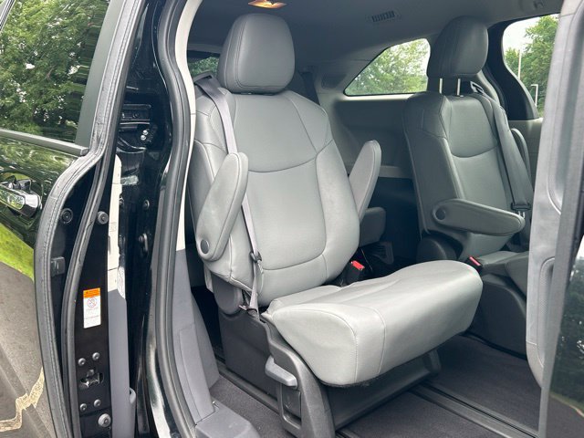 Used 2024 Toyota Sienna XLE w/ XLE Plus Package AWD/4WD image 51